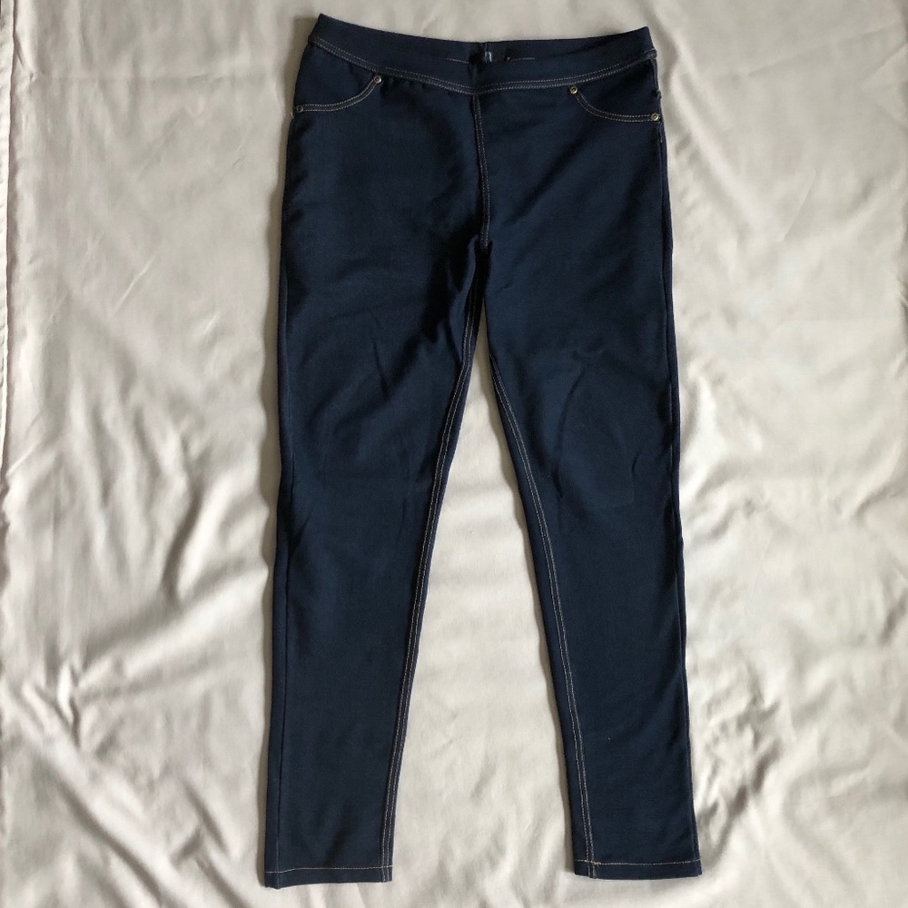 Blue jeans like leggings